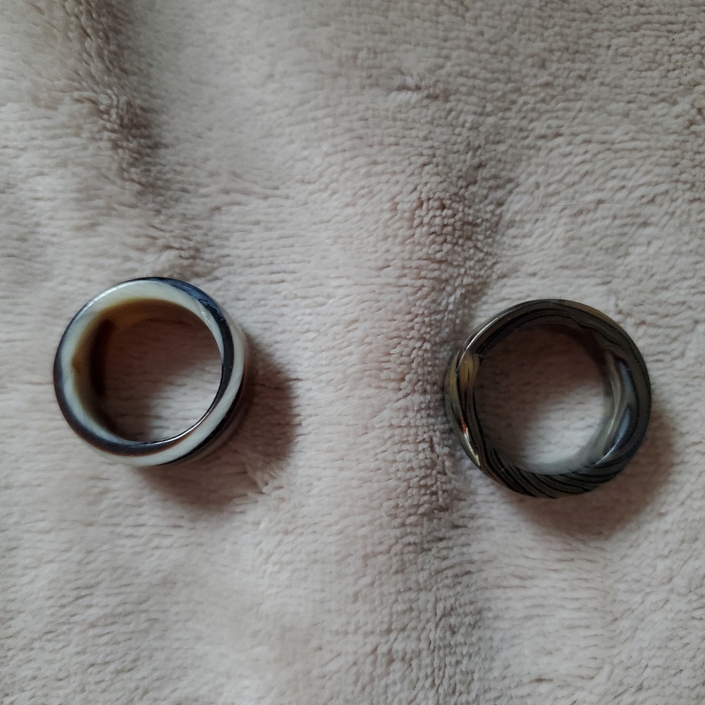 Polyresin Rings Duo - Picture 2 of 4